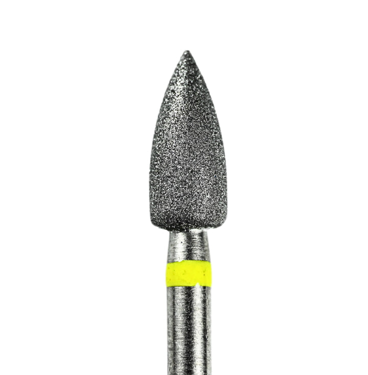Embout de manucure pointu avec bague jaune - abrasif très doux pour les peaux sensibles et le soin des cuticules, vue rapprochée