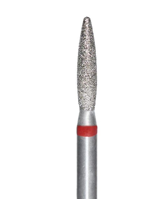 La cuticule est traitée avec un embout diamant en forme de flamme à pointe arrondie, marquage rouge
