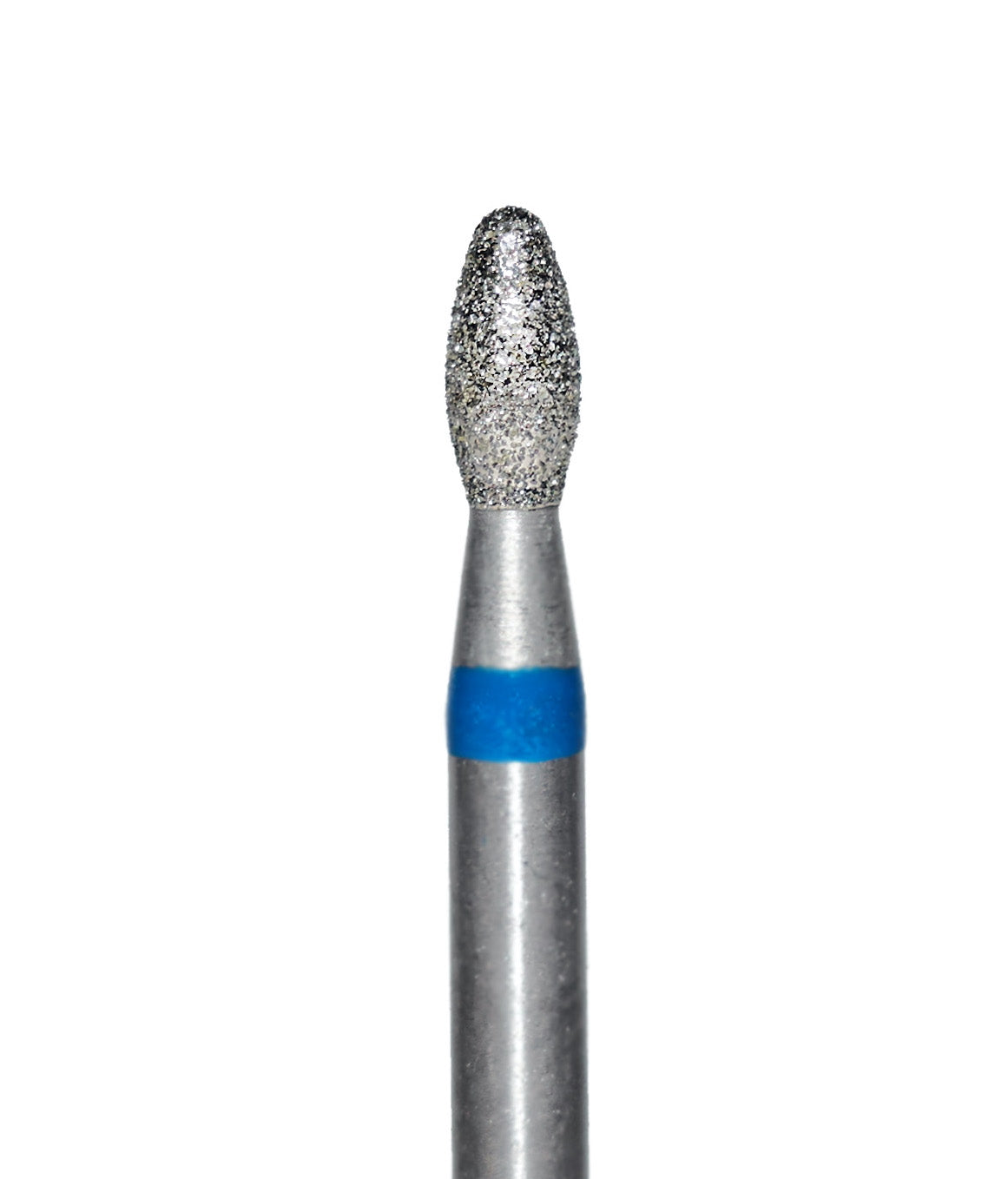 Vue rapprochée d'un embout de manucure en forme d'olive avec bague bleu - abrasivité moyenne pour cuticules