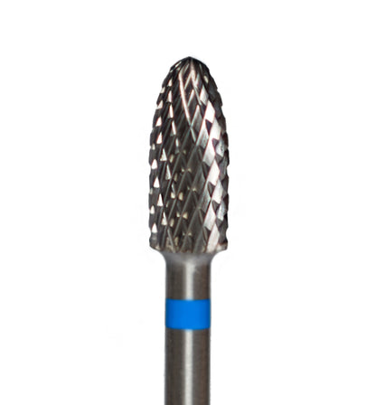 Gross plan sur une fraise ovale bleue à graine moyen - retrait gel sans échauffement